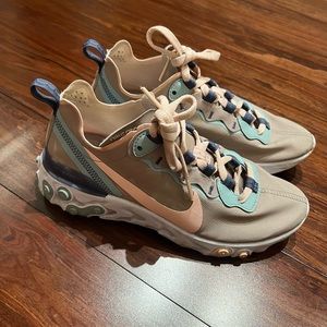 Women’s Nike react sneakers size 7
